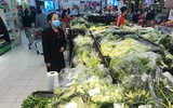Hà Nội: Hàng hóa dồi dào, thực phẩm rau xanh giảm giá ở siêu thị